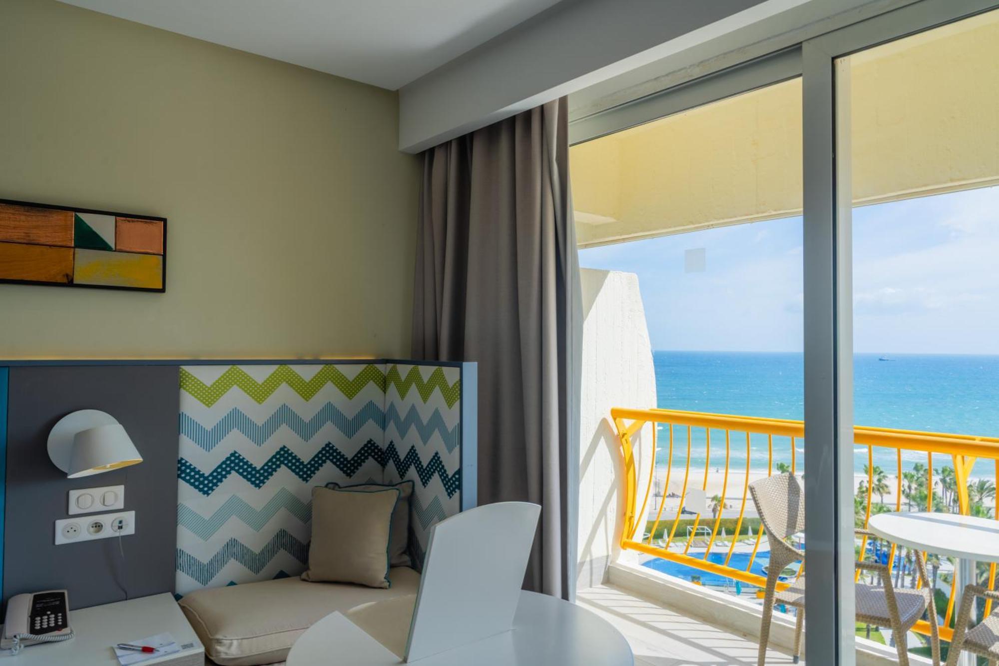 Guest room 1 King Sea view Balcony