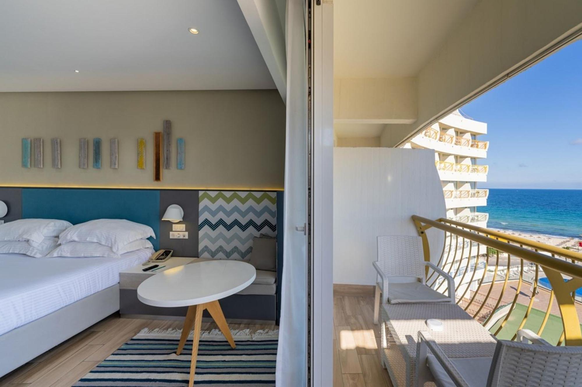 Guest room 1 King Partial sea view Balcony