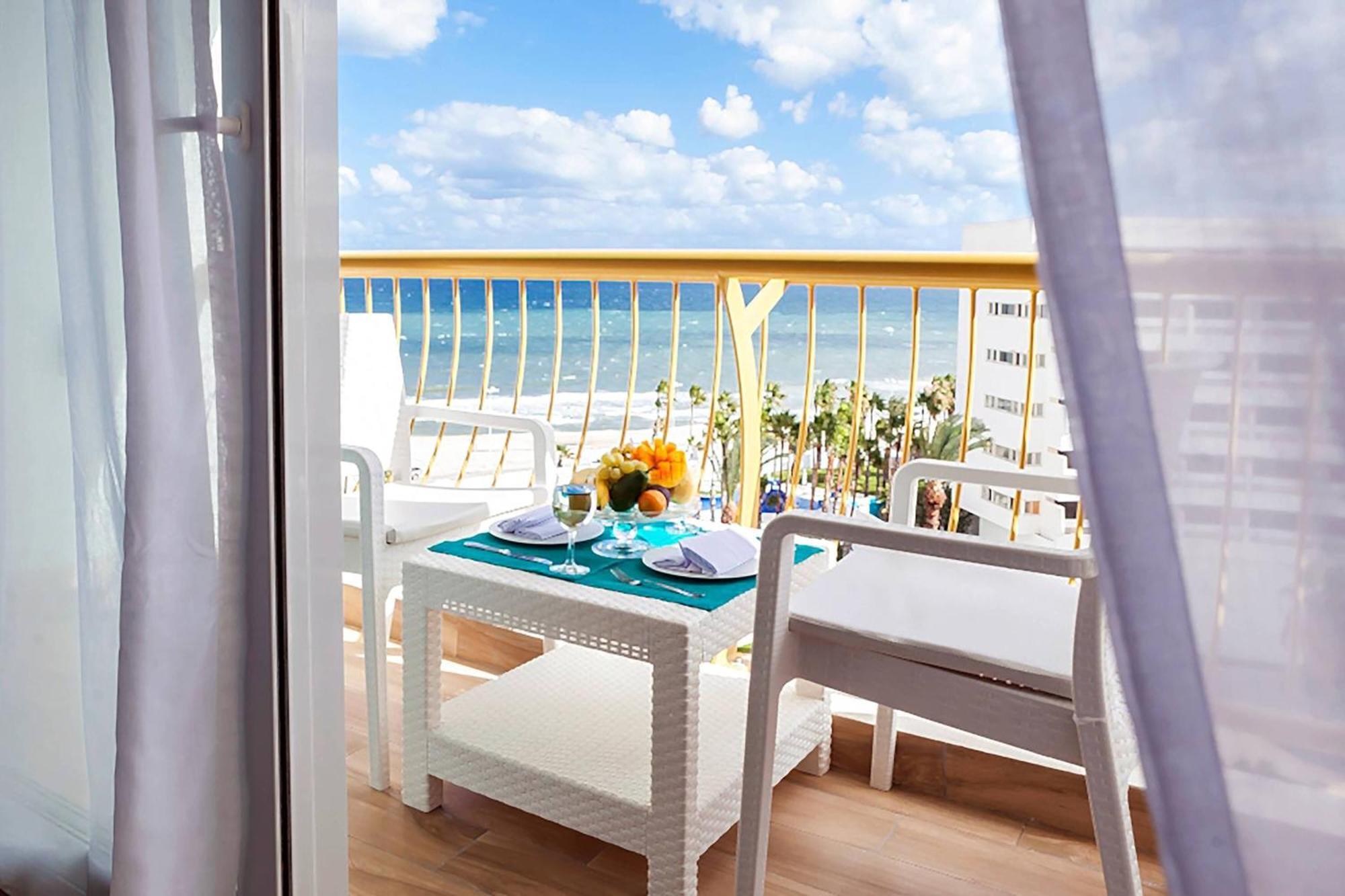 Guest room 2 Twin or Single Beds Sea view Balcony